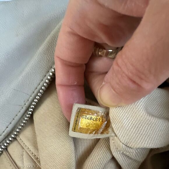 Chanel White Satchel with Iconic CC Logo - Picture 10 of 11